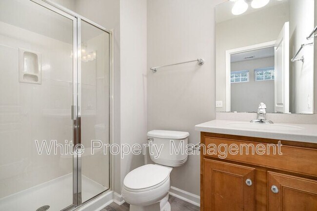 Building Photo - 822 Granby Dr
