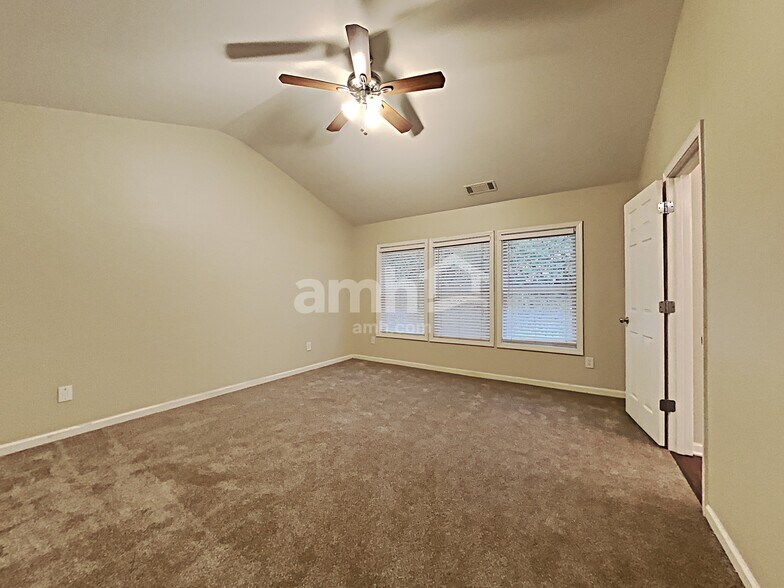 Building Photo - 2617 Woodford Ln