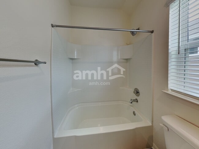 Building Photo - 2734 Lillybrook Ln