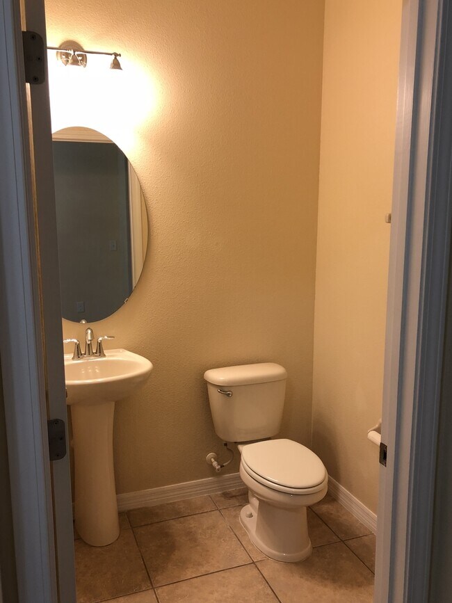 Building Photo - Beautiful Renovated 3/2.5 Located In Independence