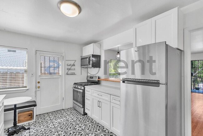 Building Photo - Unit 3400