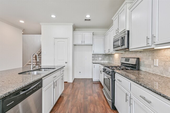 Building Photo - 4511 Apple Point Ln