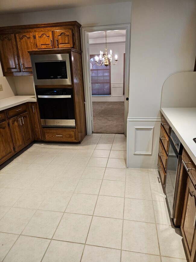 Building Photo - 3913 Davis Cir