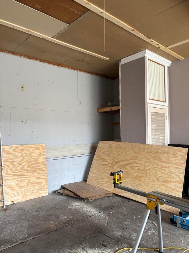 Building Photo - 2866 Golfside Rd