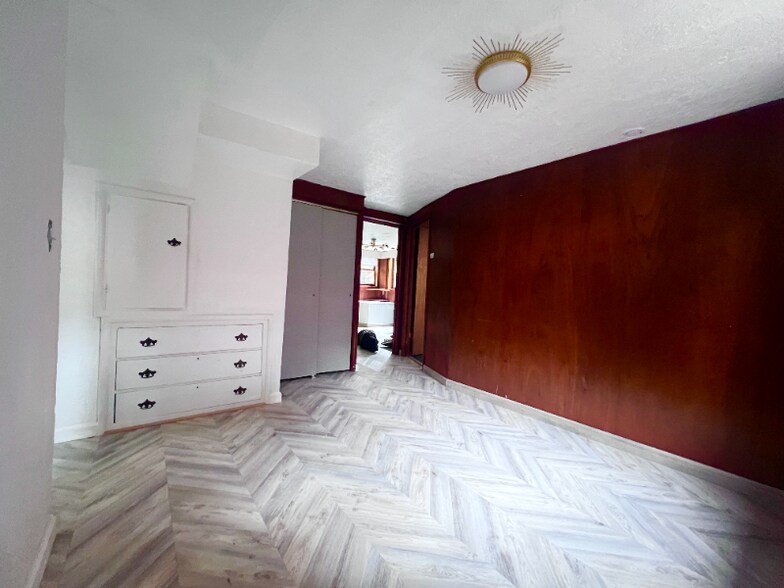 Building Photo - 317-319 NE 66th Ave