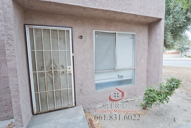 Primary Photo - SW- condo 3bed-1.5 bath