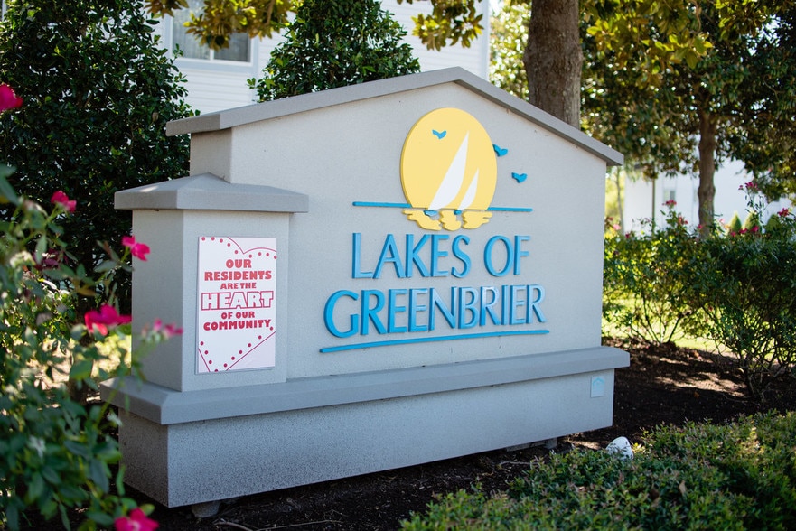 Building Photo - Lakes Of Greenbrier