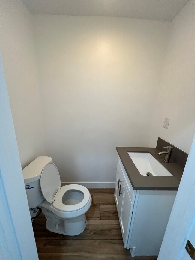 Building Photo - 3619 Edenhurst Ave