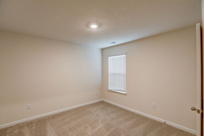 Building Photo - NEW CONSTRUCTION - 5 BDRMS, 3 BTHS, JOHNSON CITY