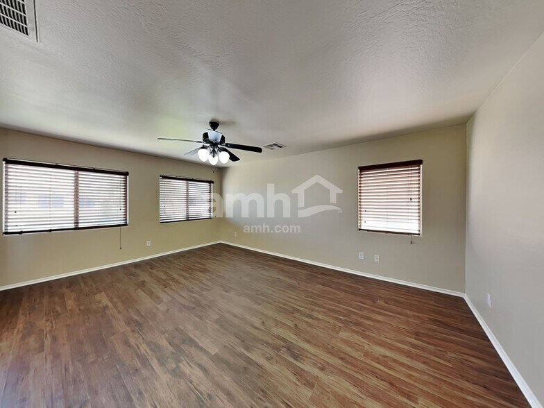 Building Photo - 2422 W Hunter Ct