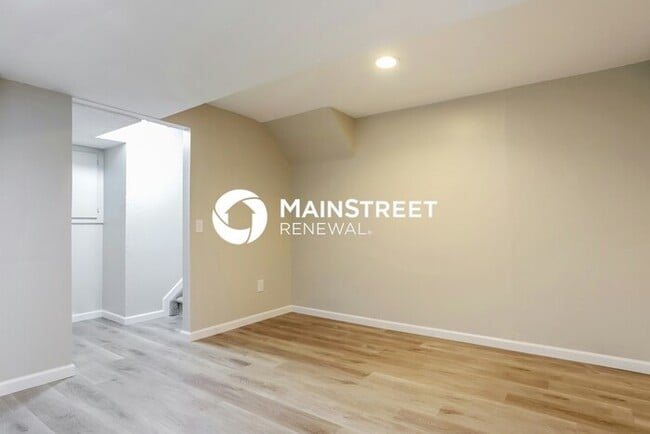 Building Photo - 3 Bedroom Pet-Friendly Home in DENVER, CO with Main Street Renewal