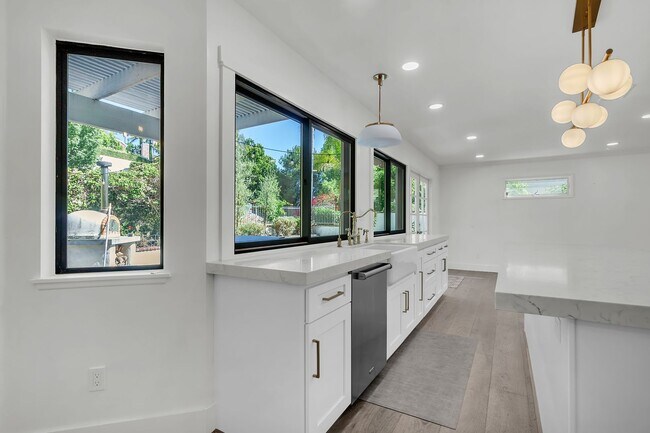 Building Photo - 26232 Glen Canyon Dr