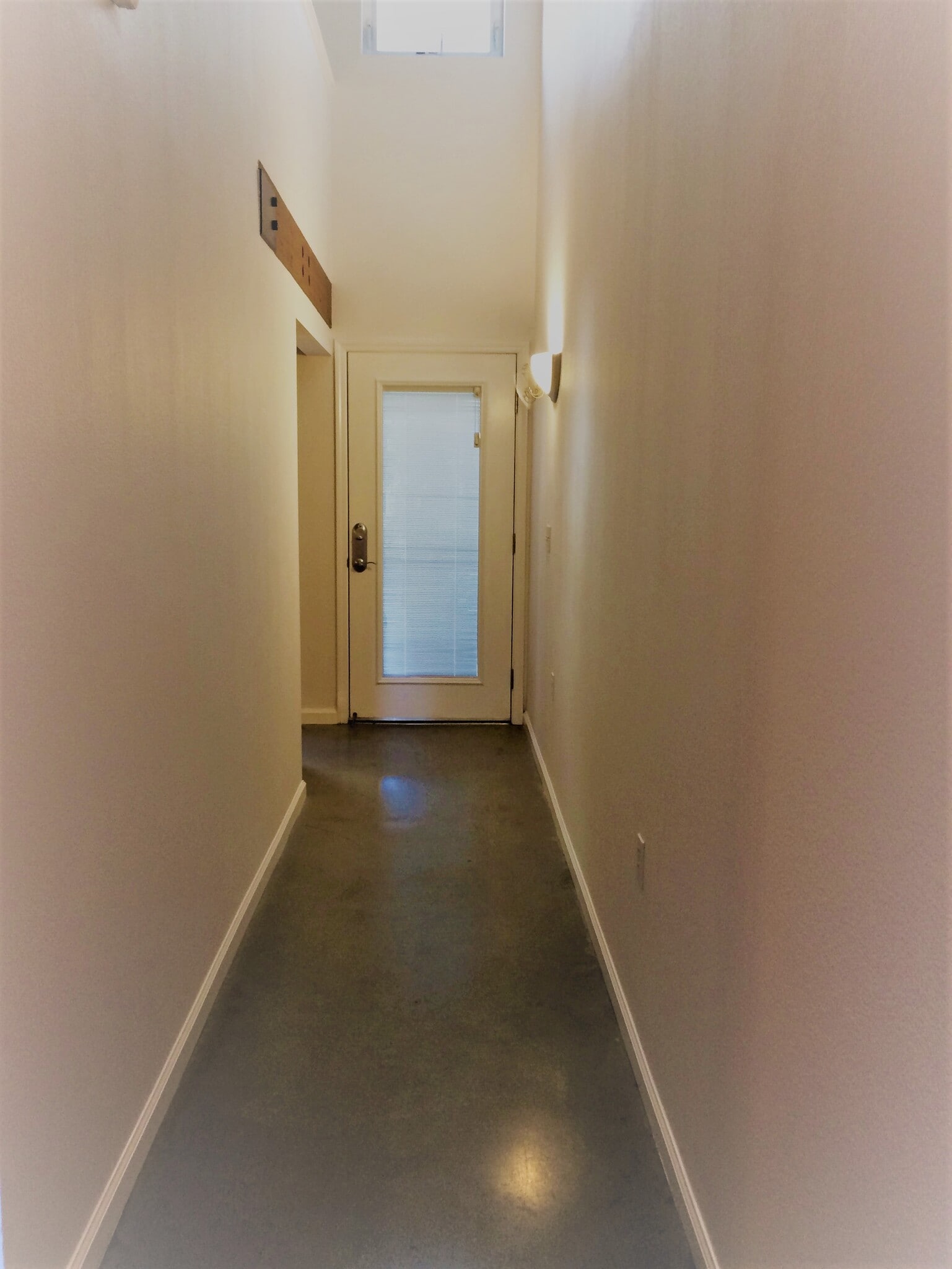 Entry and hallway - 655 12th St