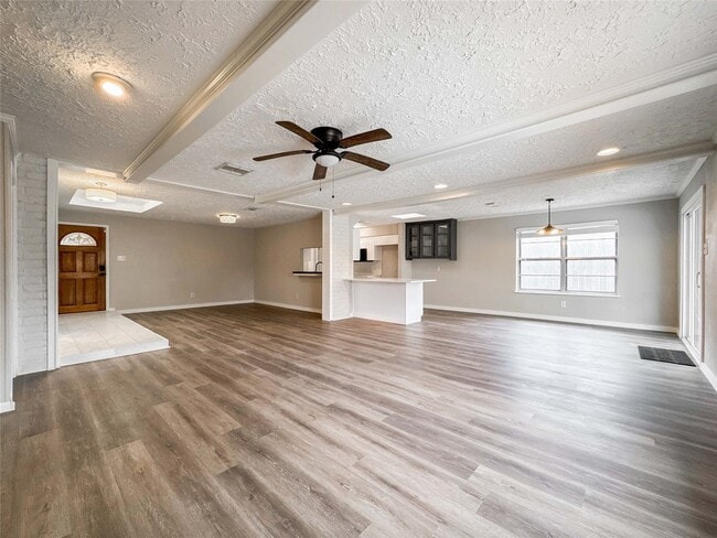 Building Photo - 15002 Torry Pines Rd