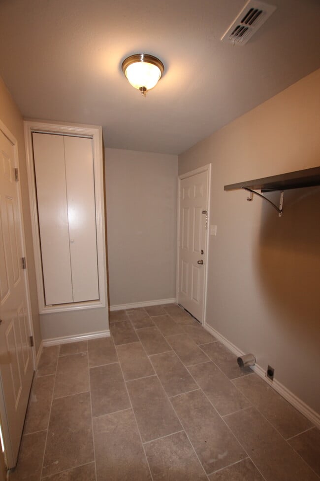 Building Photo - Lease Takeover Opportunity Available! 3 be...