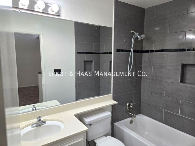 Building Photo - 3667 Country Club Dr