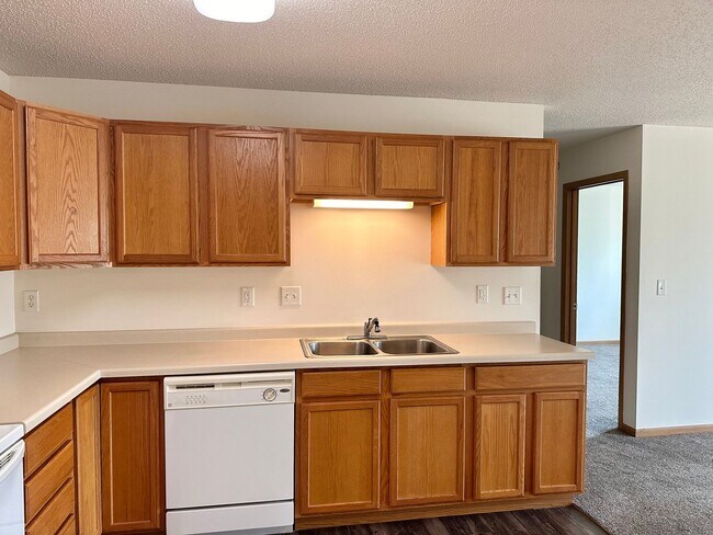 Building Photo - 2 Bedroom 2 Bath - South Fargo - November 1st