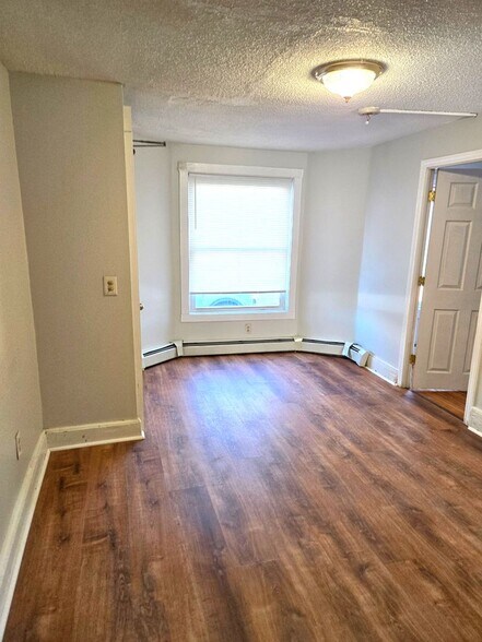 Building Photo - 31 Beecher St