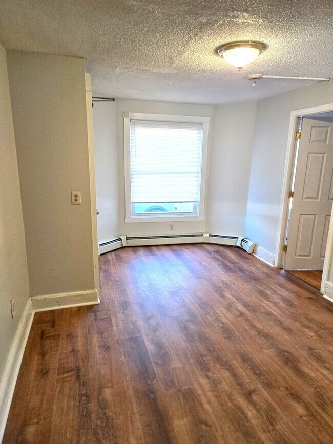 Building Photo - 31 Beecher St