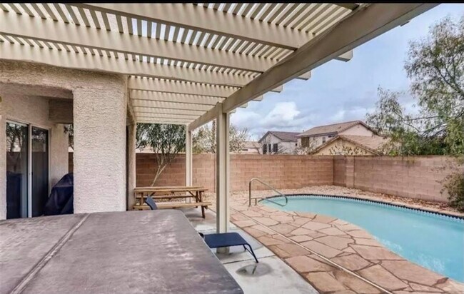 Building Photo - AWESOME 3 BEDROOM RENTAL DUAL LIVING SPACES LOCATED IN THE SW!!!!