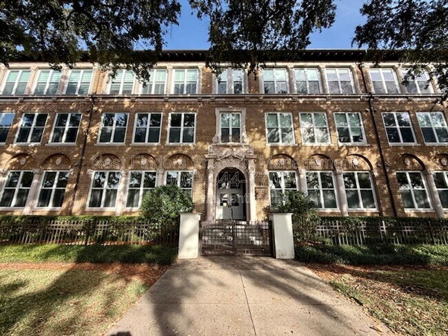 Building Photo - 2525 College St