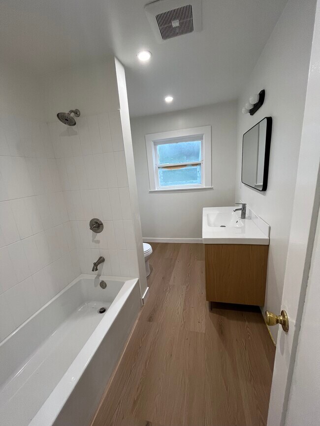 Building Photo - 2709 N Arrowhead Ave