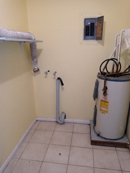 Building Photo - 8034 Orange Ave