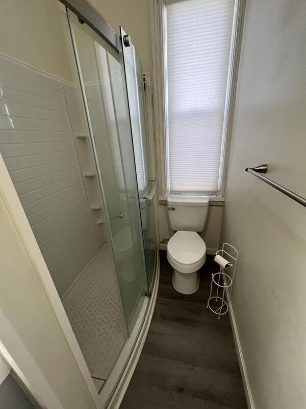 Building Photo - 6 S Lake Ave