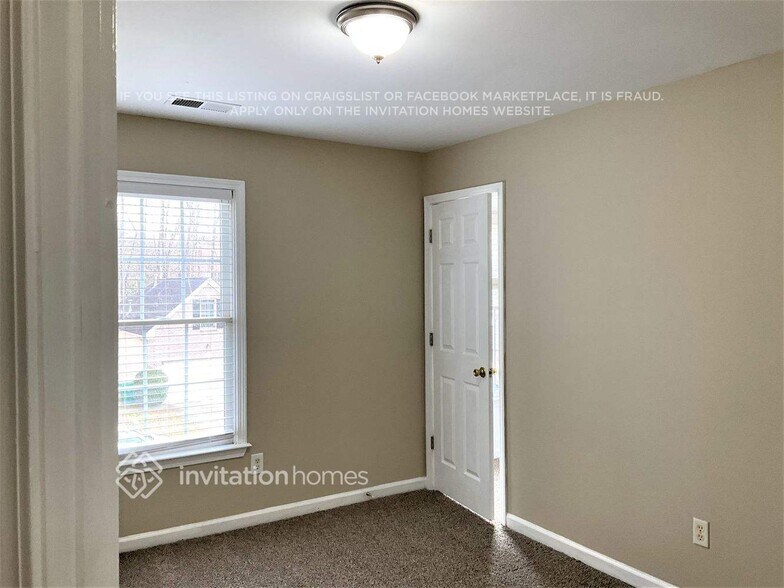 Building Photo - 827 Deerfield Ct