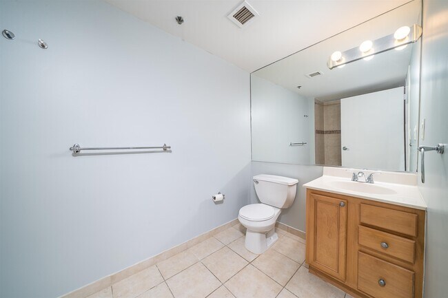 Building Photo - 759 2nd St