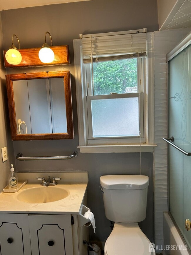 Building Photo - 26 Netherwood Cir