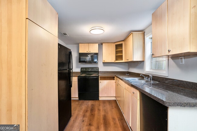 Building Photo - 215 Ollie St NW