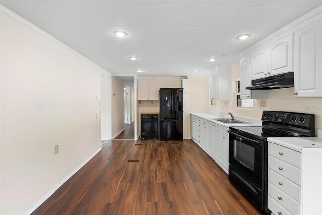 Building Photo - 831 Wolf Trail