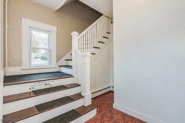 Building Photo - 155 Main St