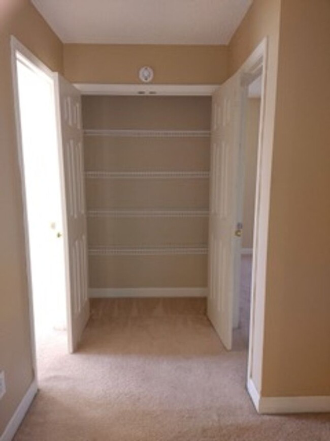Building Photo - Spacious 4-Bedroom Home - Available for Rent!
