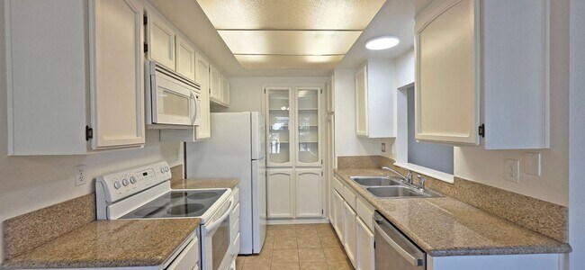 Building Photo - 7862 Hampton Ln