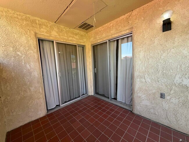 Building Photo - 2045 S 14th Ave