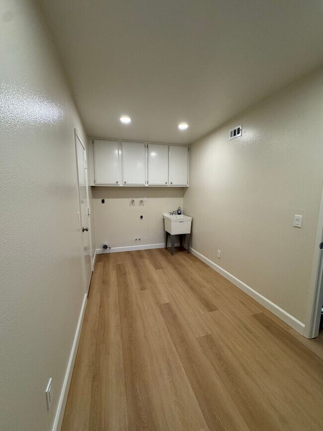 Building Photo - Renovated Home with Modern Comfort and Spa...