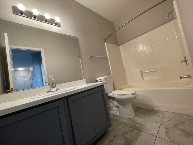 Building Photo - 2 Bedroom Summerlin Condo - Gated community