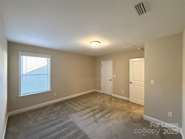 Building Photo - 707 Marion Dr