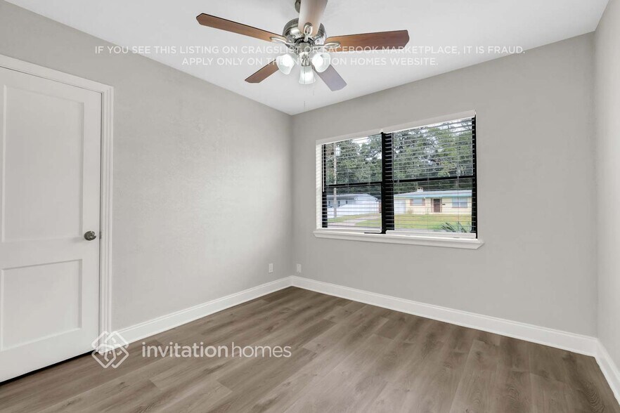 Building Photo - 5750 Cedar Forest Dr N