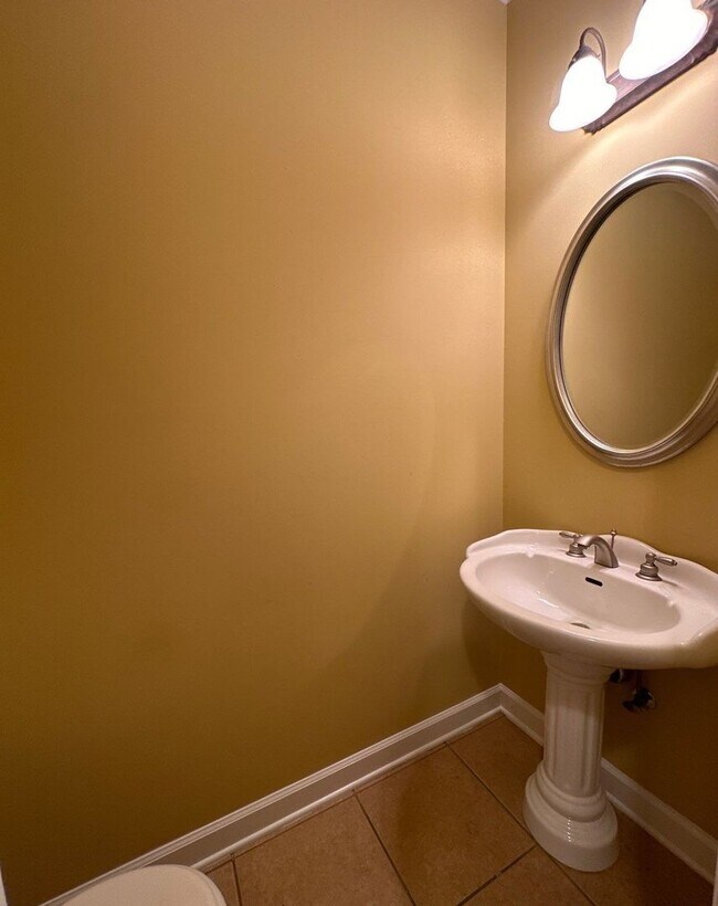 Building Photo - 10135 Ridgewood Oak Dr