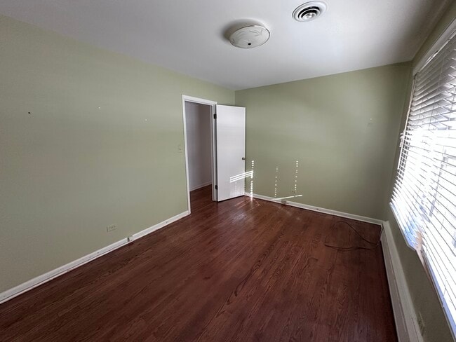 Building Photo - 2300 Landwehr Rd