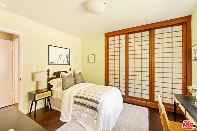 Building Photo - 3588 Mandeville Canyon Rd