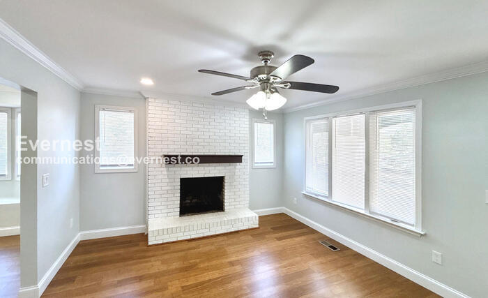 Building Photo - 217 N Sweetbriar Ave