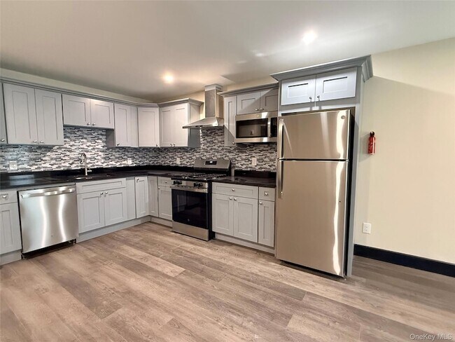 Building Photo - 268 Carpenter Ave