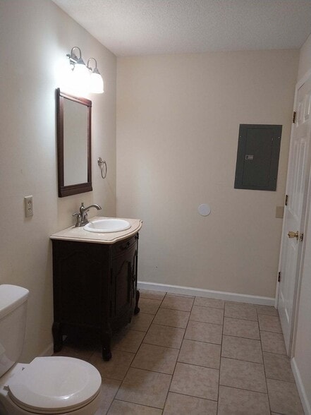 Building Photo - 106 Car Mol Dr