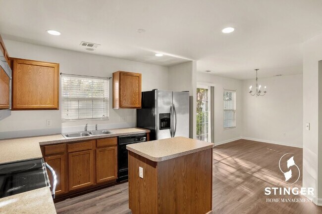 Building Photo - 98 Shadow Moss Dr