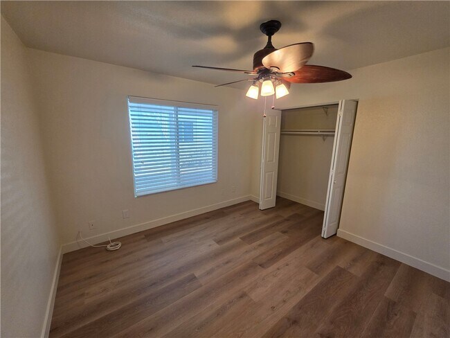 Building Photo - 1800 Club House Dr
