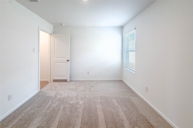 Building Photo - 3005 Highbank Dr